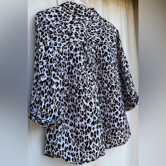 Chico's No Iron Linen Button Up Shirt Size 2 Leopard Print 3/4 Sleeve - Picture 5 of 11